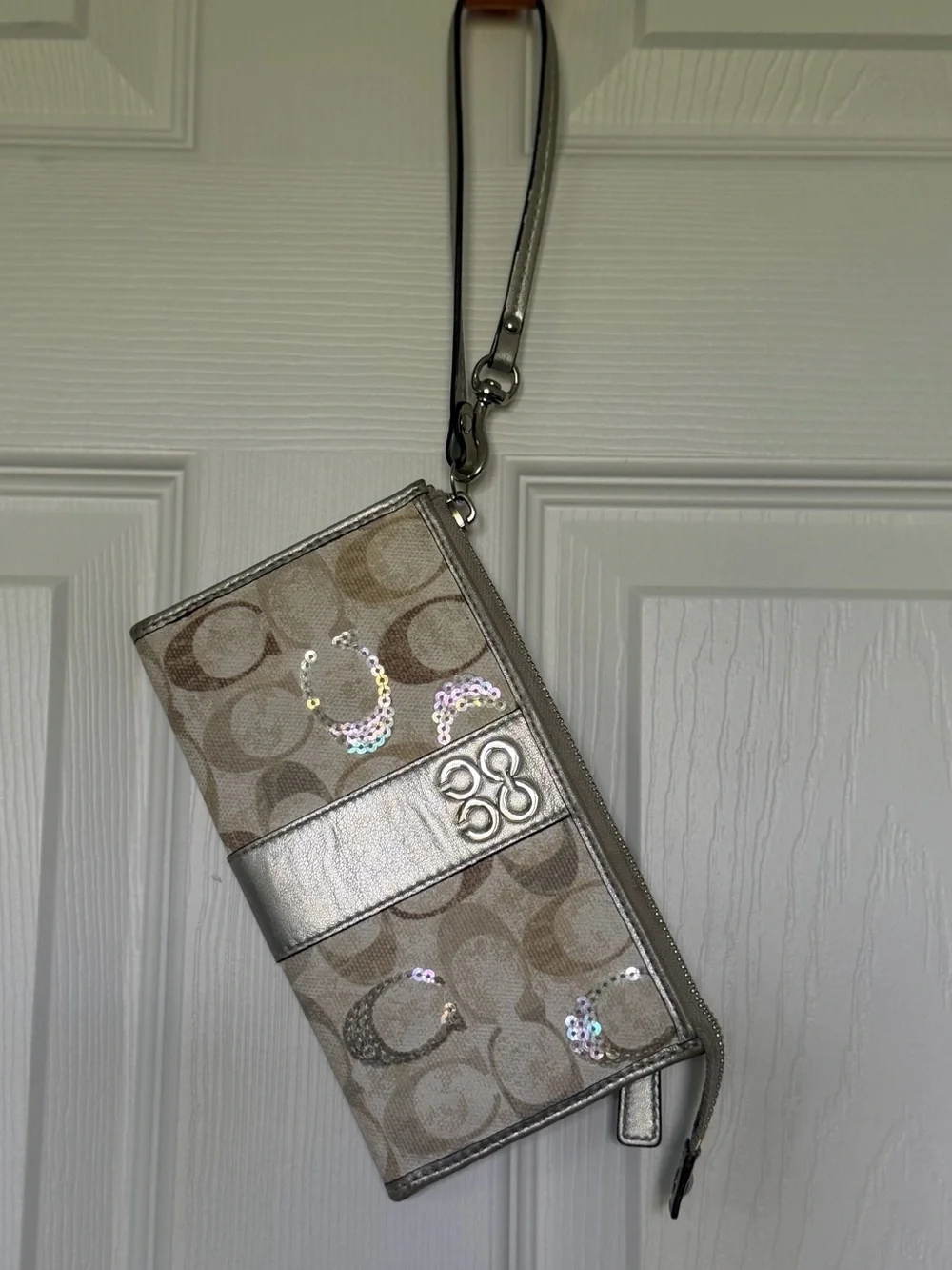 COACH Signature Julia Op Art Sequin Zippy Wristlet Wallet Clutch Platinum